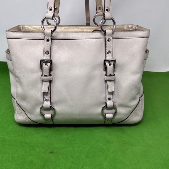 Coach F12343 Ivory and Gold Leather Bag - Picture 4 of 16